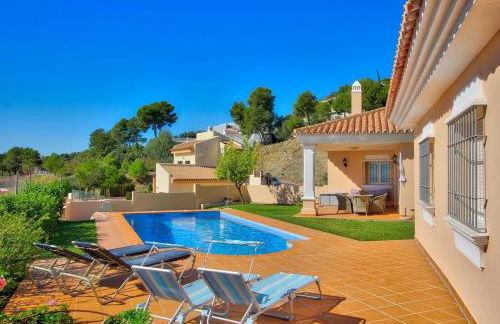 Luxurius Villa with private pool - Photo 2