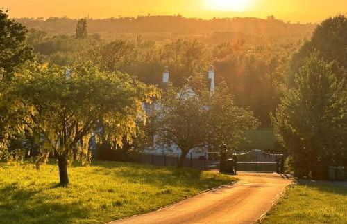 Cotswold Cheltenham, whole house with hot tub - Photo 17