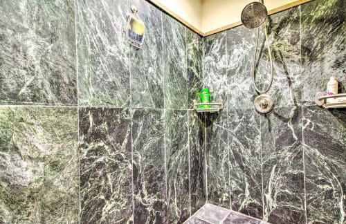 Chic Brandon Cabin with Pool, Hot Tub and Sauna! - Foto 17