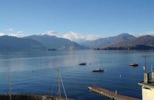 Elegant Traditional Home Steps from the Lake, with Garden and Panoramic Terrace - Photo 65