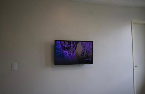 APT Completo - Suíte - 2 Ar-condicionados, Wi-FI, Piscina, garagem, portaria - aconchegante - Foto 9