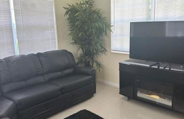 Miramar near Hard Rock stadium - Photo 18