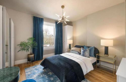 Gorgeous Hyde Park Home with Lift-Elevator Access & Nice View - Foto 17