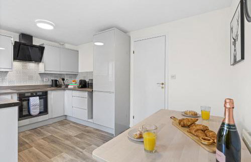 Spacious 3-Bedroom House with Parking Family Friendly - Foto 3