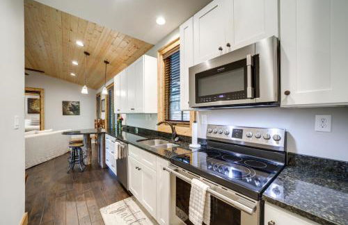 Lakefront Gem with Fire Pit in Chinquapin Resort! - Foto 7