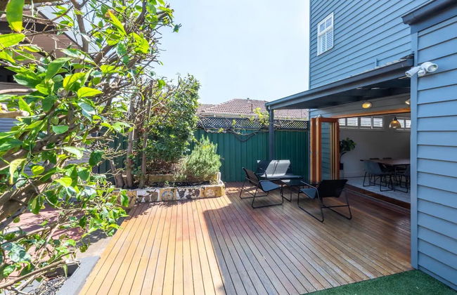 Renovated 3 Bedroom Family Home in Richmond With Parking - Foto 16