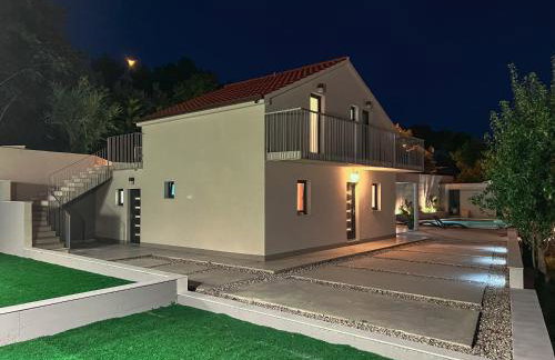 Mediterranean Oasis Seaside Villa with Pool - Foto 17