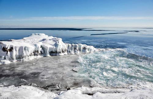 Cozy Schroeder Studio with Deck on Lake Superior - Foto 30
