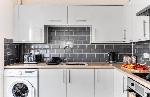 Spacious Bedford House Sleeps 5 Superfast WiFi Free Parking - Foto 16