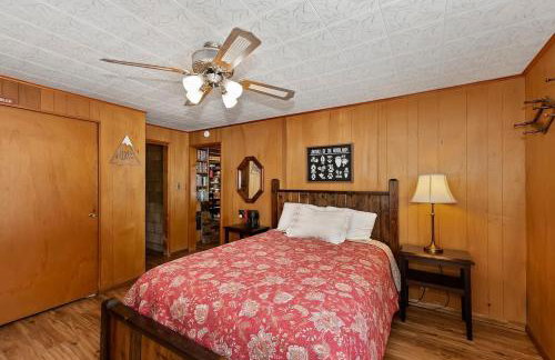 Sunshine Cabin - Cozy 2-Story Getaway - Photo 34