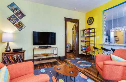 Retro-Inspired Indy Home Walk to Fountain Square! - Foto 4