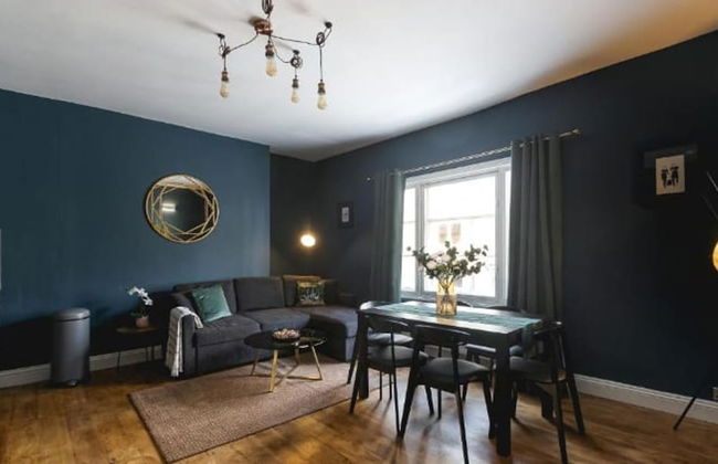 Designer Retreat 5 Location Balcony Parking - Photo 3