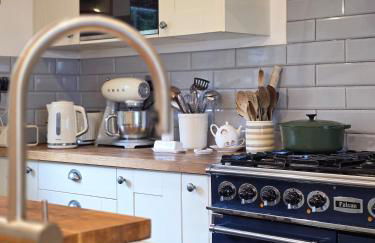 Whimsical Countryside Escape with Sprawling Garden - Foto 7