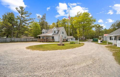 Spacious 4BR Lakefront Cottage - Perfect for Groups - Foto 33