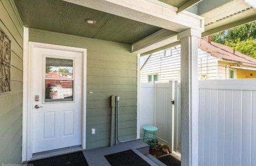 CDA Getaway! King Beds, Gear Storage, RV & Trailer Parking, 1 Mile to the Lake! - Foto 25