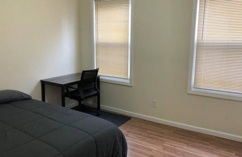Large and private 3 bedroom and 1 bathroom apartment near Newark International Airport EWR and New York City, MetLife Stadium FIFA World Cup 20 minutes away - Foto 10