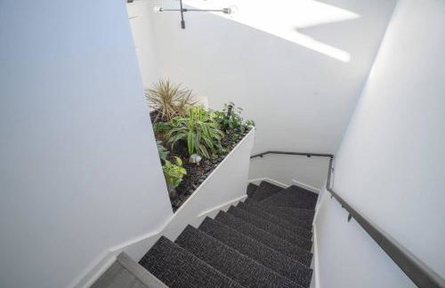 3 bed 3 bath Modern Luxury Home with Hot Tub and Rooftop Patio - Foto 44