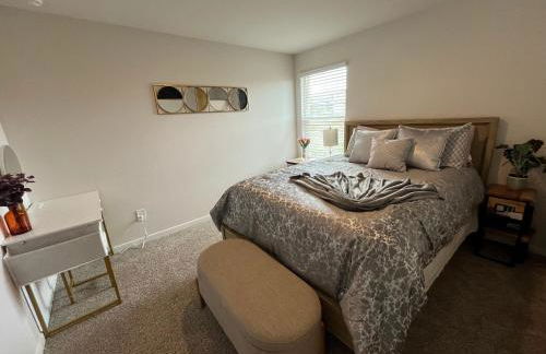 New 4BR Walk to Community Pool & Playground - Foto 13