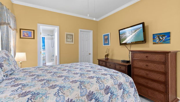 Ground Floor Condo W/pool & 1/2 Block to Beach! - Foto 2, Habitación