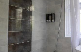 Modern Detached 4-Bedroom 2-Bath Home, Guildford - Foto 29