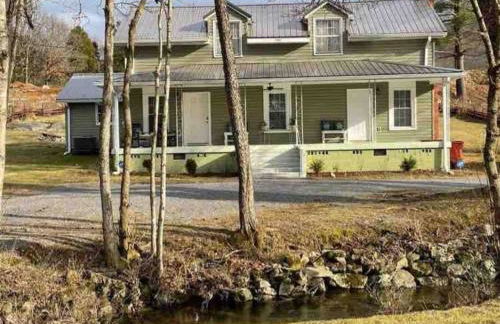 Farmhouse with game room, fire pit and creek - Foto 14