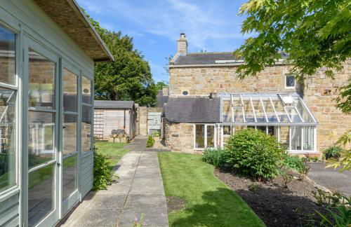 10 Bed Stunning House in village, with Hot Tub - Photo 61