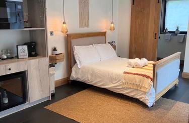 Luxury Courtyard Studio in Llangollen - Photo 8