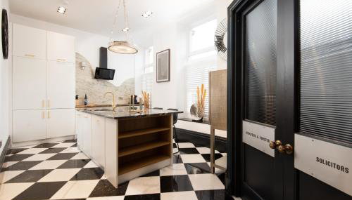 The Vault Luxury Apartment - Photo 2