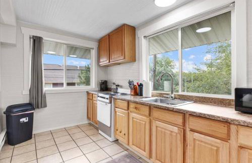 Unit 7: Updated downtown 1 bedroom! - Photo 6