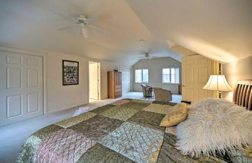 Lakefront Bolton Retreat with Balcony and Views! - Foto 18