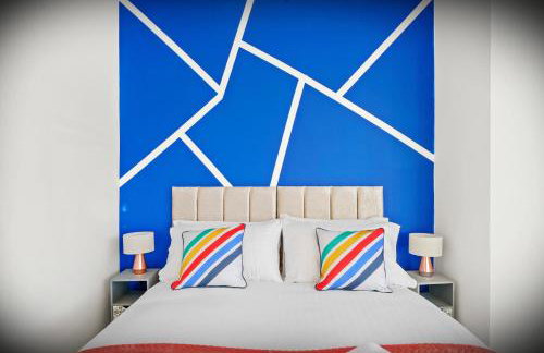 Elegant 3-bed apartment with FREE onsite PARKING in Enfield - Out door Patio - Big savings on Longer Stays - Photo 9