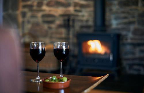 Brofallen - spacious holiday cottage with sea views and enclosed garden - Photo 8