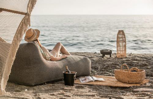 Khroma Luxury Suite 2 Beach front apartment - Photo 18