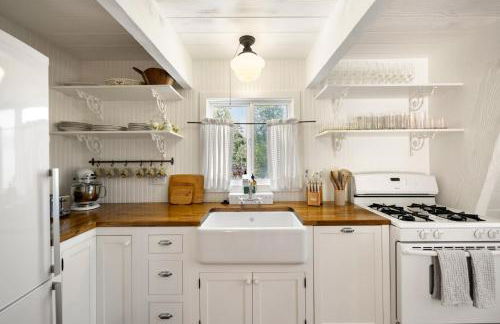 Scout's Lakehouse Retreat by Colby & Conrad - Foto 16