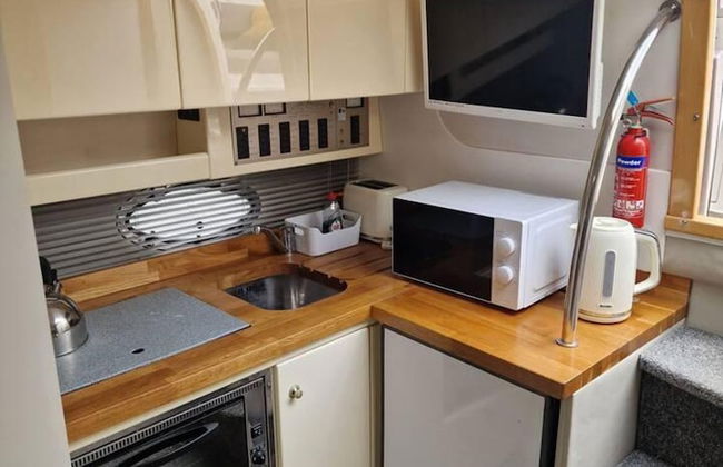 Romantic 3beds Yacht Escape on Thames - Photo 3