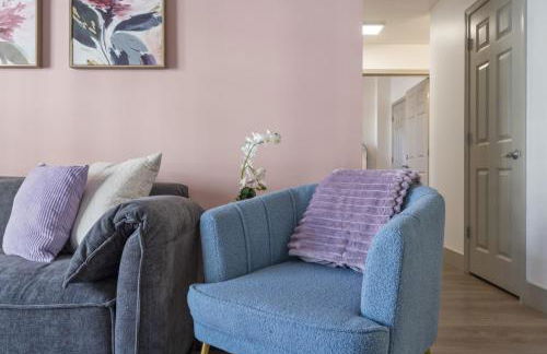 Bright Uptown Bliss - Free Parking, Walkable, Views - Foto 8