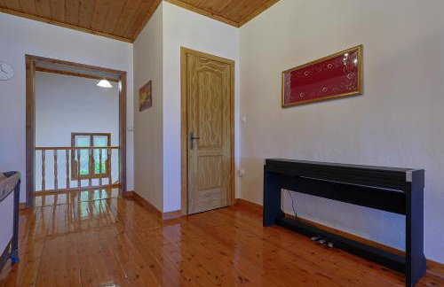 VILLA PEPONI Spacious Traditional Villa with Garden - BBQ & Private Parking - Photo 21