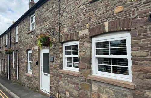 12 Crickhowell Cottages, Town Centre Location - Photo 1