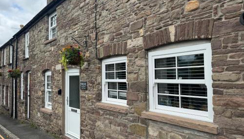 12 Crickhowell Cottages, Town Centre Location - Foto 1