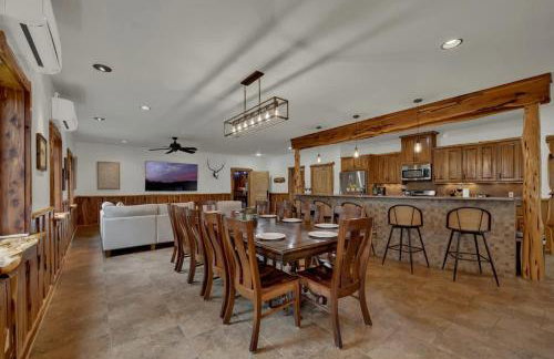 Oakridge Ranch: Pool + Hot-tub, Pickleball Court, Whiskey & Wine Room - Foto 2