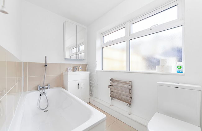 Spacious & Chic 3bed House in London - Photo 43