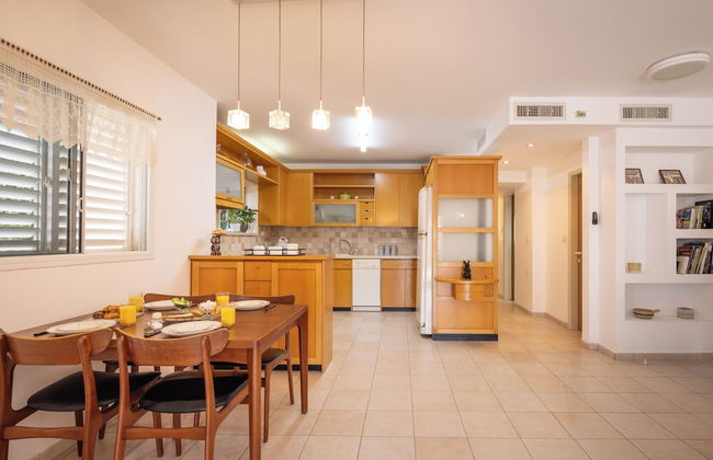 Homey Kiryat Haim Apt by Sea N Rent - Foto 7