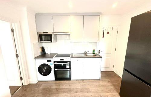 Stunning Modern, Private Apartment,15 Mins To Central London - Photo 16