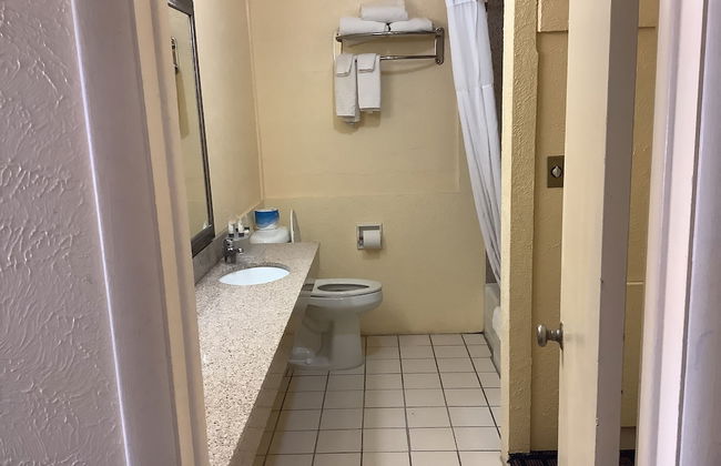 Silver Spur Vintage Inn & Suites - Photo 43