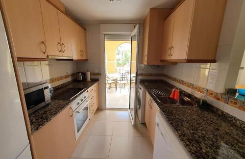 Spacious apart. for 6 pers. AC, UK TV, 600MB WiFi - Foto 8