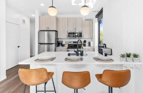 Lux 2BD Gym Rooftop Street Parking by DT UMN - Foto 5