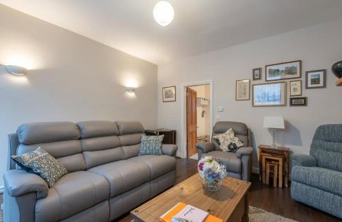 Sleeps 5 - 3 Bedrooms - walk to the square hosted Happy Valley cast - Foto 18