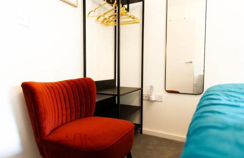 #57 Central Taunton 2BR APT - Sleeps 6 - 5 mins to Taunton Player Ready 2 - "Perfect For Contractors and Families - Free Parking" - Foto 50