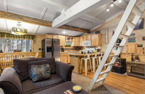 Hayloft Hollow by KABINO Fire Pit Fireplace Loft with Low Ceiling High Chair WiFi - Foto 19