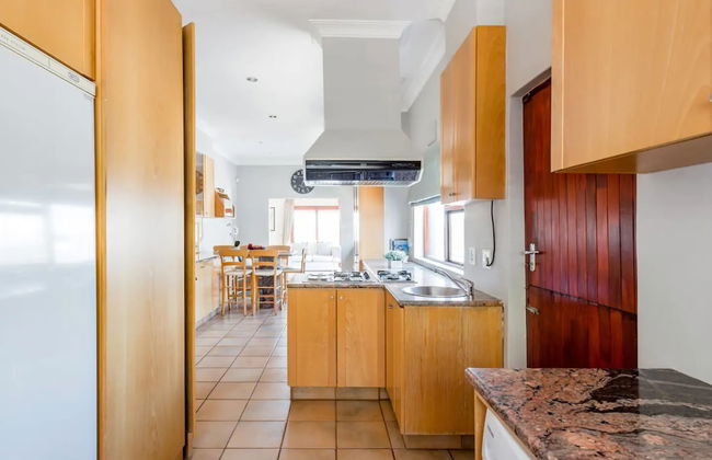 3 Bedroom Hilltop Home With Spectacular Views - Foto 13